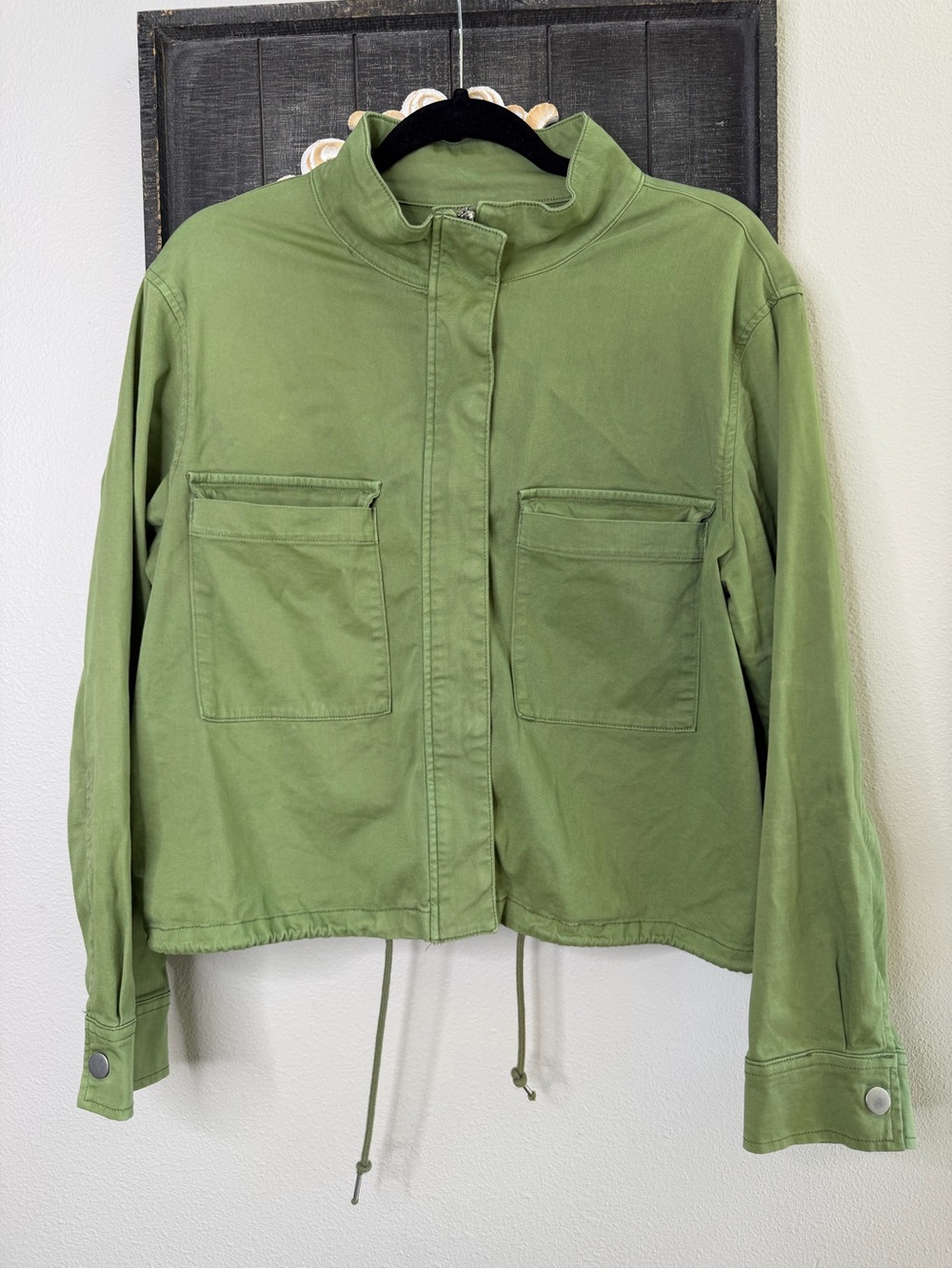 Sanctuary Armstrong Crop Green Utility Jacket with Front Patch Pockets - Picture 10 of 10